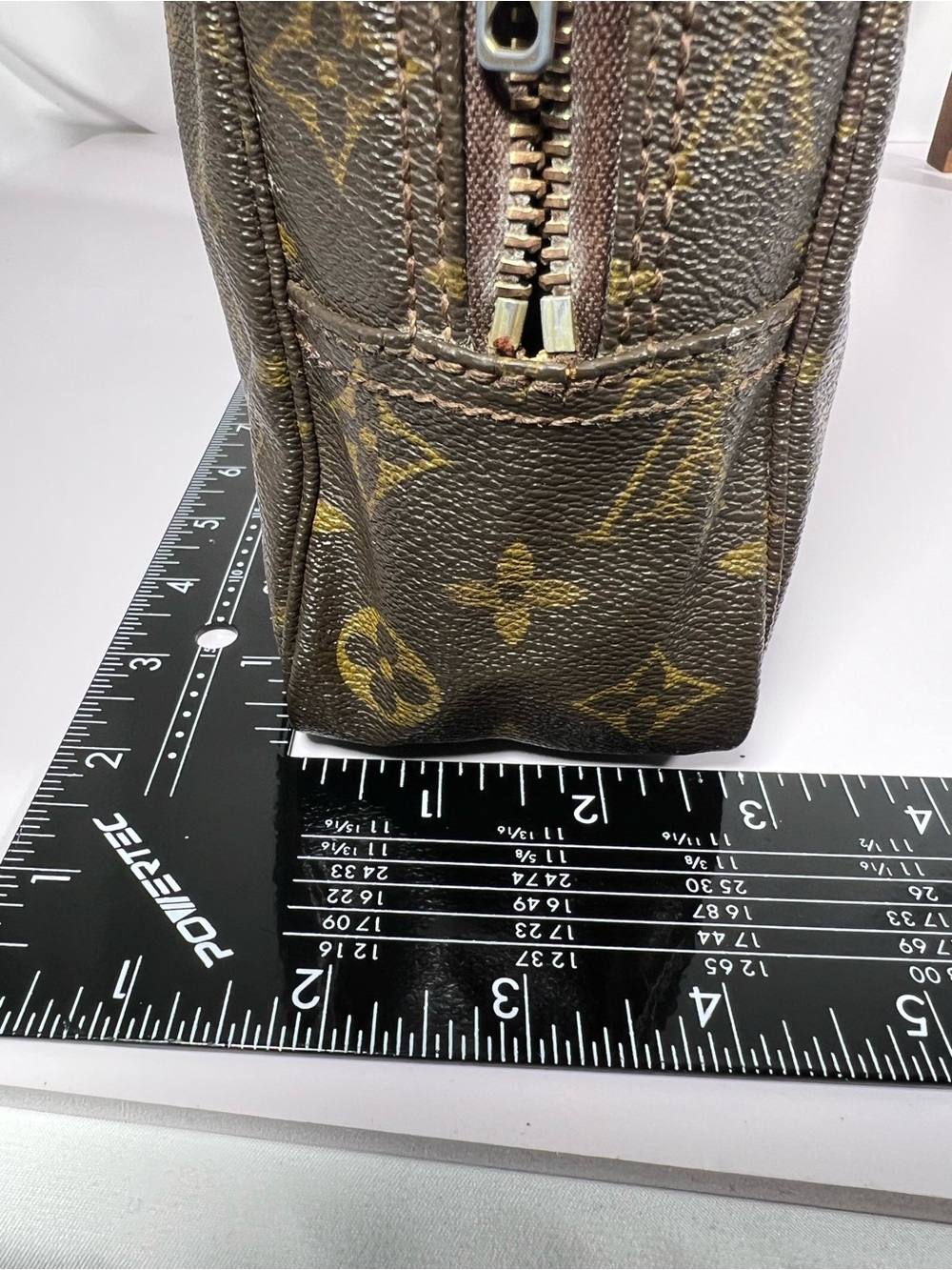 7010: Louis Vuitton Monogram Poche Toilette 26 Cosmetic Travel Toiletry Case - Picture 15 of 15